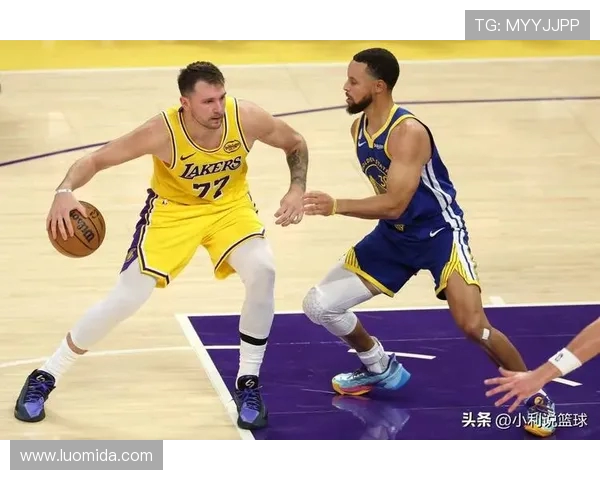 半场战报狄龙狂砍23分布克意外伤退太阳领先湖人14分东契奇27分老詹仅得4分 半场战报狄龙狂砍23分布克意外伤退太阳领先湖人14分东契奇27分老詹仅得4分